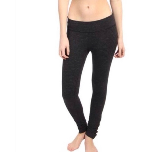 Beyond Yoga Black Pique Ankle Snap Bottom Leggings Size XS - Picture 2 of 8